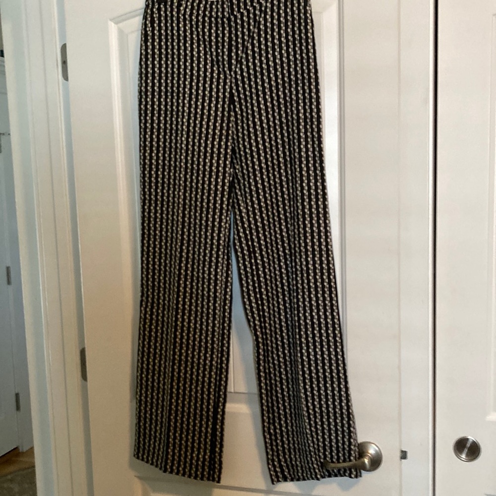 Mng dress pant. Wide leg. Gently used. Side pockets. Made in Morocco.